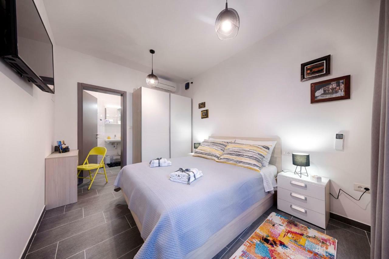En Suite Room Demaria Komiza Exterior photo